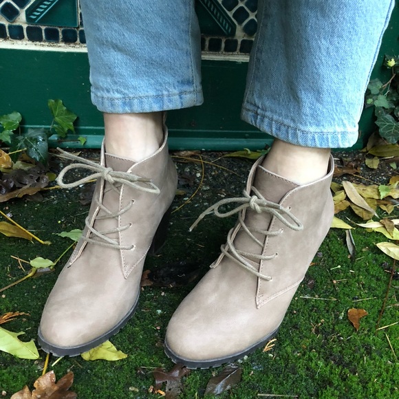 Women’s Tan Lace Up Ankle Boots Size 6US! ✨ - Picture 5 of 9